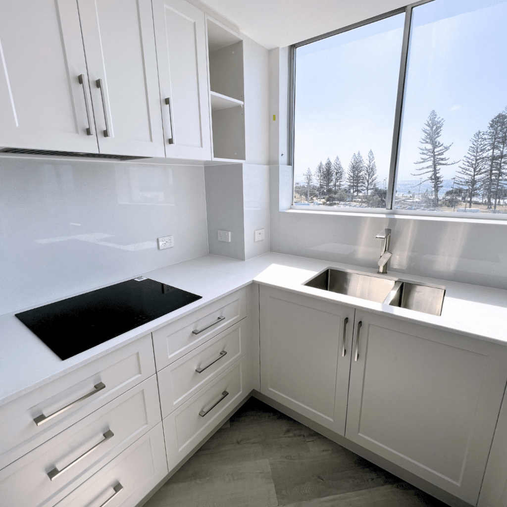 shaker cabinet kitchen in white